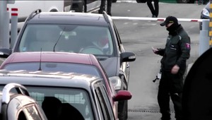 Na hraničnom priechode s Ukrajinou obvinili policajtky z prevádzačstva. Nejde o prvý prípad obvinenia policajných zložiek