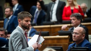 NR SR: Poslanci ukončili debatu o kompetenčnom zákone, záver poznačilo viacero konfliktov a urážky