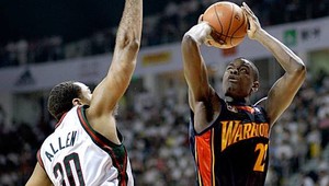 Denver získal z Milwaukee Allena, Bucks posilnia Weems a Sharpe