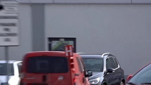 Najprv sekeru ukradol a potom s ňou zaútočil na ochrankára