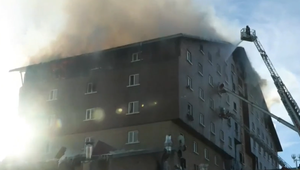 Požiar v hoteli lyžiarskeho strediska na severe Turecka si vyžiadal 78 obetí