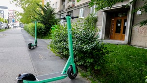 Deti končia po páde z e-kolobežky s poranením mozgu. Prilba je nutnosť, vyzývajú lekári