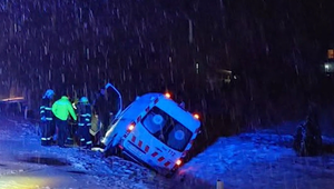 Uzavreté Donovaly alebo sanitka v priekope: Počasie na Slovensku komplikovalo cestu vodičom