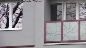 23-ročný mladík v Seredi prežil pád z balkóna na šiestom poschodí