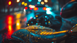 Nadrogovaní jazdili na motorke. Polícia ich zadržala, vzdali sa dobrovoľne