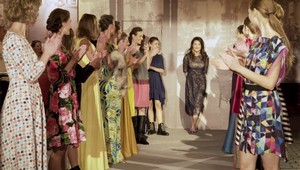 Nadaná Slovenka si plní módny sen: Jej prekrásne šaty vás zaručene očaria