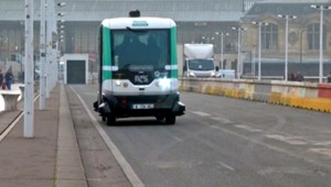 Autobus bez šoféra. Vo Francúzsku premáva od utorka