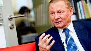 O rozdelení ČSFR mali rozhodnúť ľudia v referende, myslí si Schuster