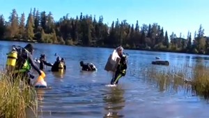 Prejde leto a v tatranskej vode zostane obrovský neporiadok. Potápači sa to rozhodli zmeniť