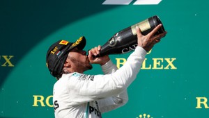 Hamilton so 62-bodovým náskokom, ešte však nie je rozhodnuté