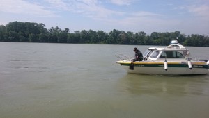 Polícia mala náročný deň na Dunaji. Pátrali po osobe, ktorá podľa všetkého skočila z Mostu SNP