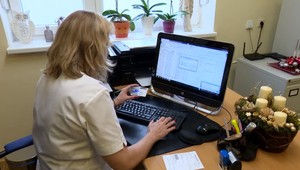 Elektronické zdravotníctvo dvíha tlak poslancom i lekárom. Sankcie ale zatiaľ nebudú