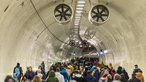 Tunel Višňové, ktorý sa staval 27 rokov, otvorili pre návštevníkov. Záujem ľudí spôsobil kolaps dopravy