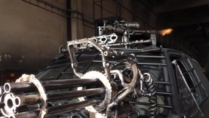 Z toho, čo iní vyhodia, oni stavajú vzrušujúce vozidlá