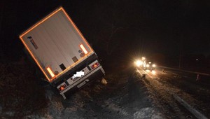 Tragická nehoda pri Zvolene. Zrazilo sa auto s kamiónom
