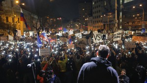 Slušné Slovensko slušným ľuďom. Námestia asi 48 miest sa opäť zaplnili