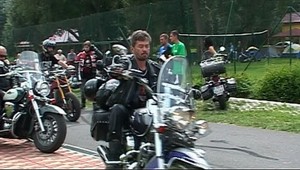 Motorkári vyčínali pri Novej Bani. Stretlo sa ich 300