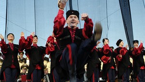 Slávni Alexandrovci podporili Putina, s touto piesňou o hrdinstve