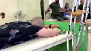 TV JOJ na Ukrajine: Ukrajinskí vojaci čakajú na protézy, rehabilitačné centrá sa ale plnia