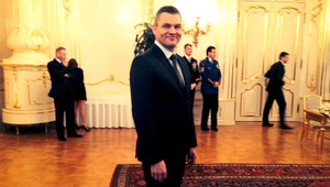 Striedanie stoličiek, za Pellegriniho hlasovalo 120 poslancov