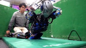 Robot fitnessák. Bude sa využívať na crash testy