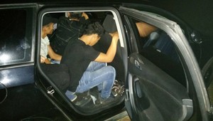 Policajti na východe zadržali 12 nelegálnych migrantov. Tomáš ich prevážal v aute