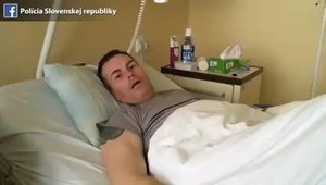 Policajt Roderik sa zotavuje. Posiela pozdrav