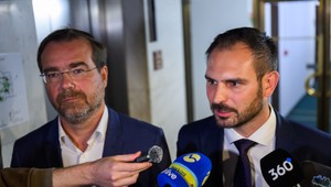 "Boh môže použiť zlých ľudí na dobré veci," obhajuje Krajčí hlasovanie za novelu ústavy