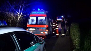 Mladík oslavoval s kamarátmi, spadol do jazierka