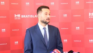 Neodhrnuté chodníky budete môcť nahlásiť