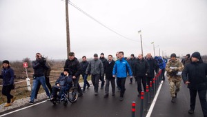 Minister Lajčák navštívil vojnou sužovanú hranicu Ukrajiny. Štáb TV JOJ bol pri tom