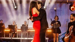 Na záver koncertu prišlo nečakané prekvapenie: Huslista Jančík požiadal priateľku o ruku