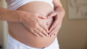 Od budúceho roka sa má pre pracujúce ženy zaviesť tehotenská dávka, pre študentky tehotenské štipendium