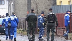 Do osady vtrhli elektrikári. Rómov čakajú mastné faktúry