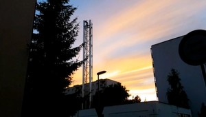 Dráma v Liptovskom Mikuláši, muž vyliezol na 30-metrový komín