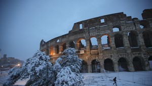 FOTO: Taliansko stále trápi mrazivé počasie. Sneh napadol aj v Neapole