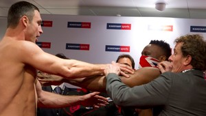 Chisora dal Kličkovi facku, ten si to s ním vybaví v ringu