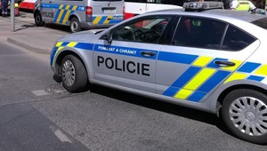 Výbuch pyrotechniky na futbalovom zápase zranil piatich fanúšikov vrátane dieťaťa