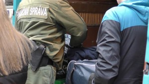 Jeho nápad celkom nevyšiel. Desiatky kusov elektroniky chcel previezť cez hranice v mrazničke