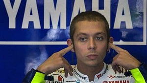 V MotoGP dominoval Rossi, Lorenzo po šmyku vypadol