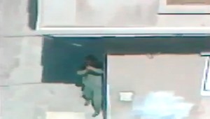 ŠOKUJÚCE ZÁBERY: Svojho vraha natočil tesne pred výstrelom!