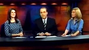 Moderátorovi nevypli mikrofón, hrešil v priamom prenose