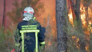 Lesné požiare vo Francúzsku neustupujú: Nariadili evakuáciu ďalších 4 000 ľudí