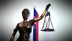 Pre podozrenia by niektorí sudcovia dočasne nemali pracovať, tvrdí organizácia Za otvorenú justíciu