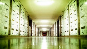 Spory pre obhliadky mŕtvych medzi lekármi rastú. Minister sa už nahneval