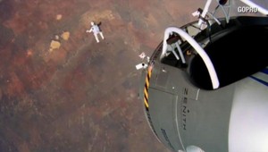 UNIKÁTNE VIDEO! Skočte si s Baumgartnerom z výšky 39 km