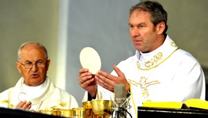 VZBURA. Petícia proti podivnému odvolaniu arcibiskupa Bezáka