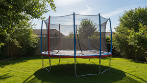 Elektrický prúd zasiahol deti na trampolíne, dvojročné dievčatko zomrelo