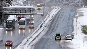 Rakúsko znížilo na diaľnici povolenú rýchlosť na stovku