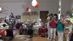 Situácia v zariadeniach sociálnych služieb sa zlepšuje, no ich klienti sa po dlhej odluke chcú vidieť s blízkymi